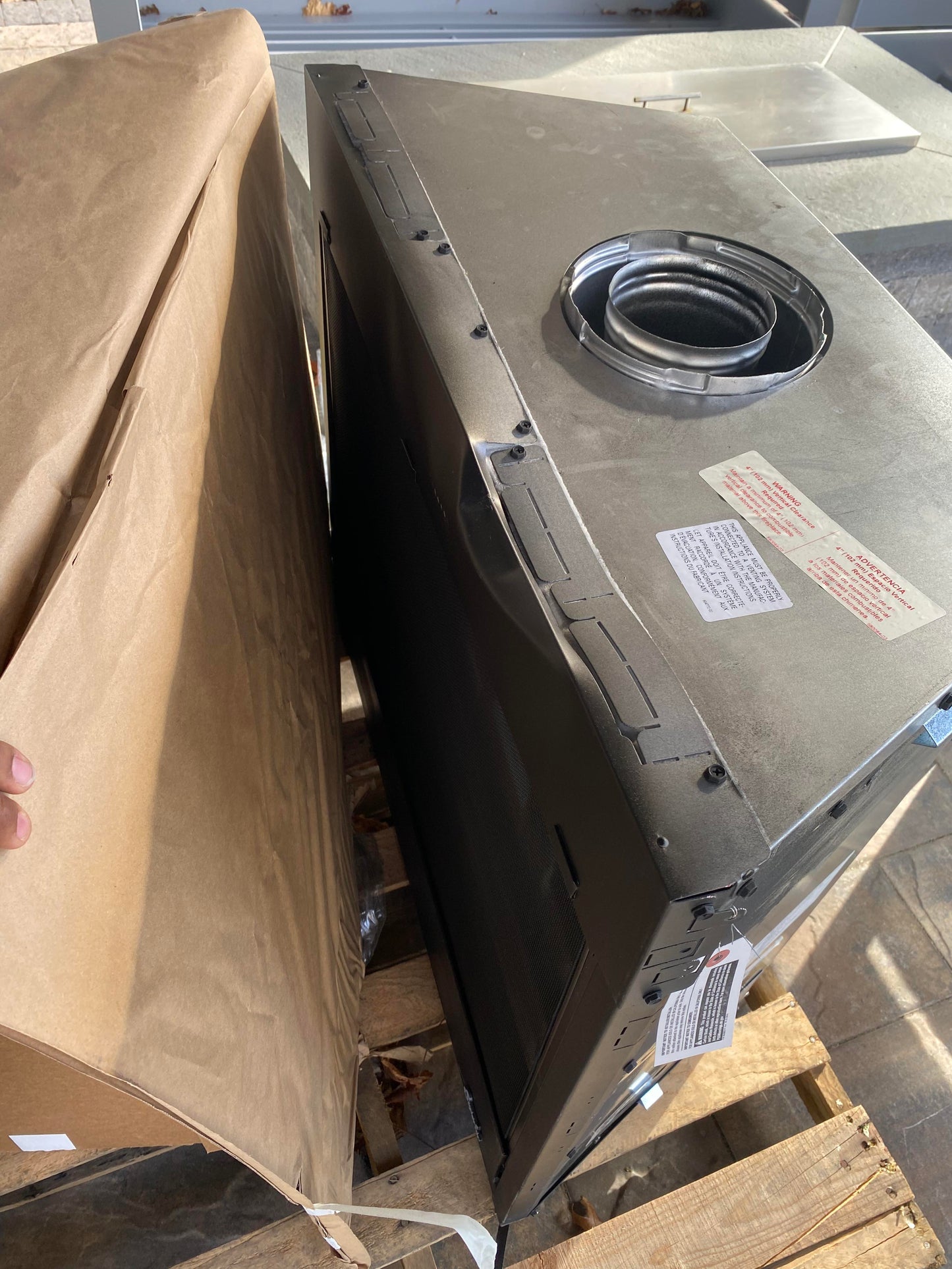 *Scratch & Dent Special* Superior 33" Direct Vent Linear Gas Fireplace DRT2033TEN