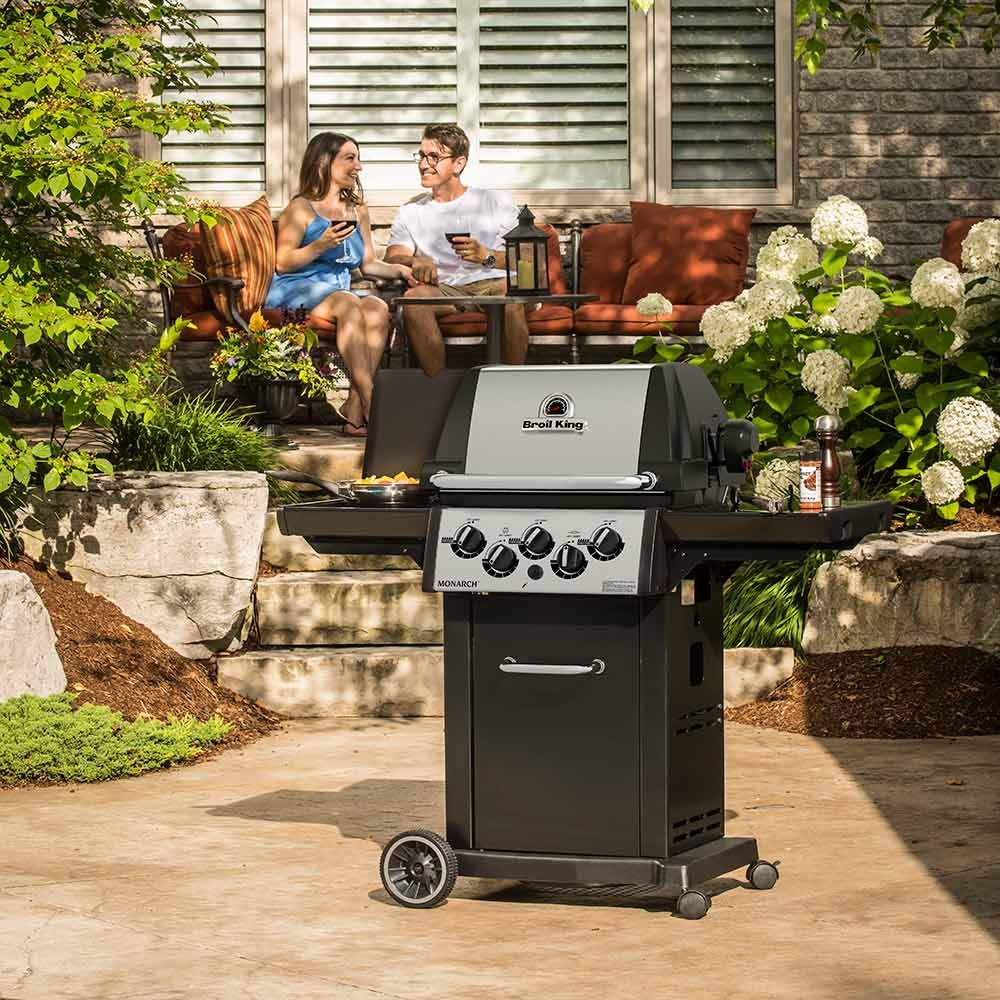 Broil King Monarch 390 Gas Grill 83428