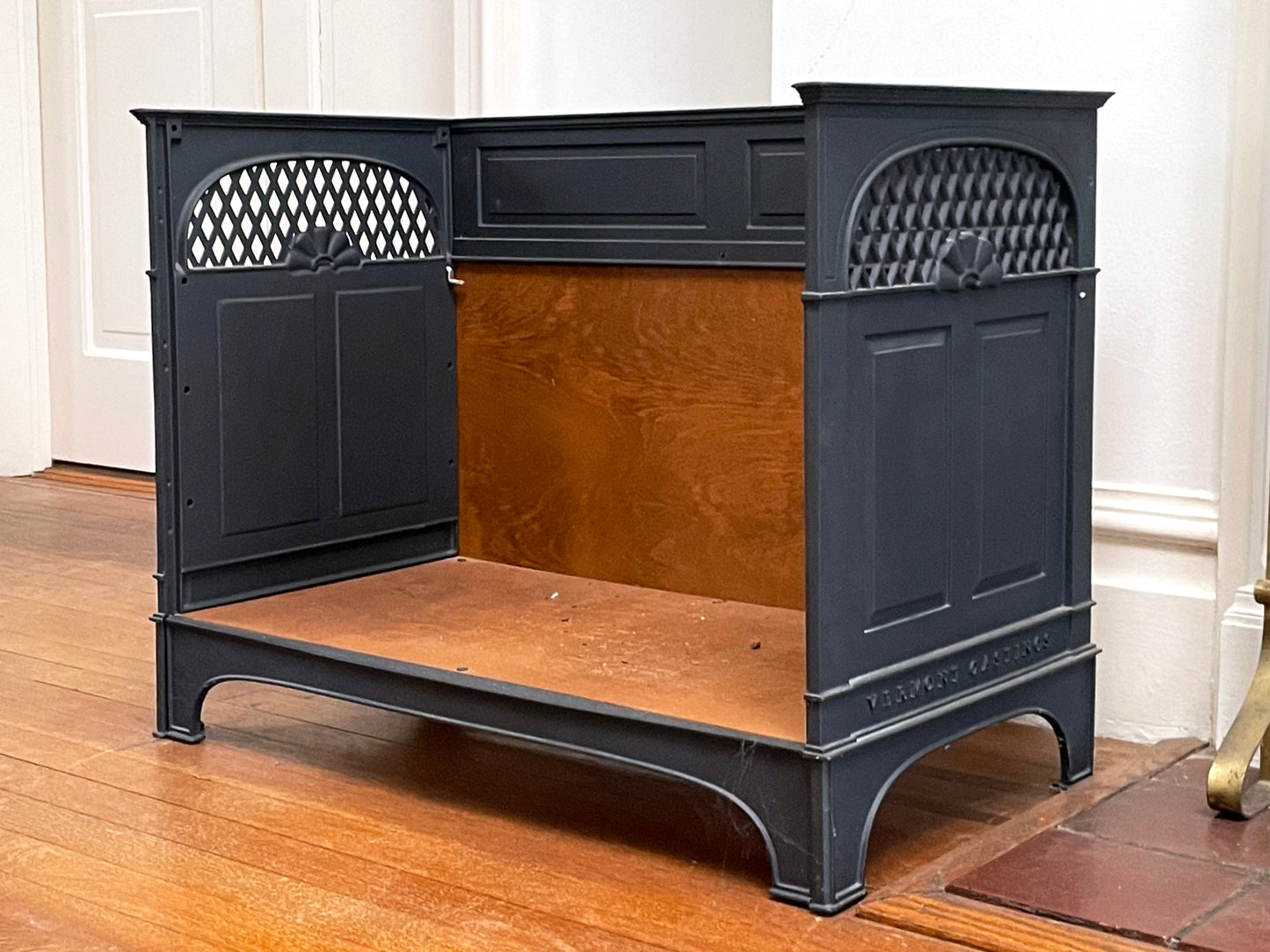 Vermont Castings Cast Iron Wood Box (27"x22"x16") 0000930